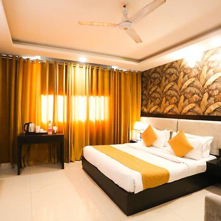 Hotel Aashiyana New Delhi Exterior photo