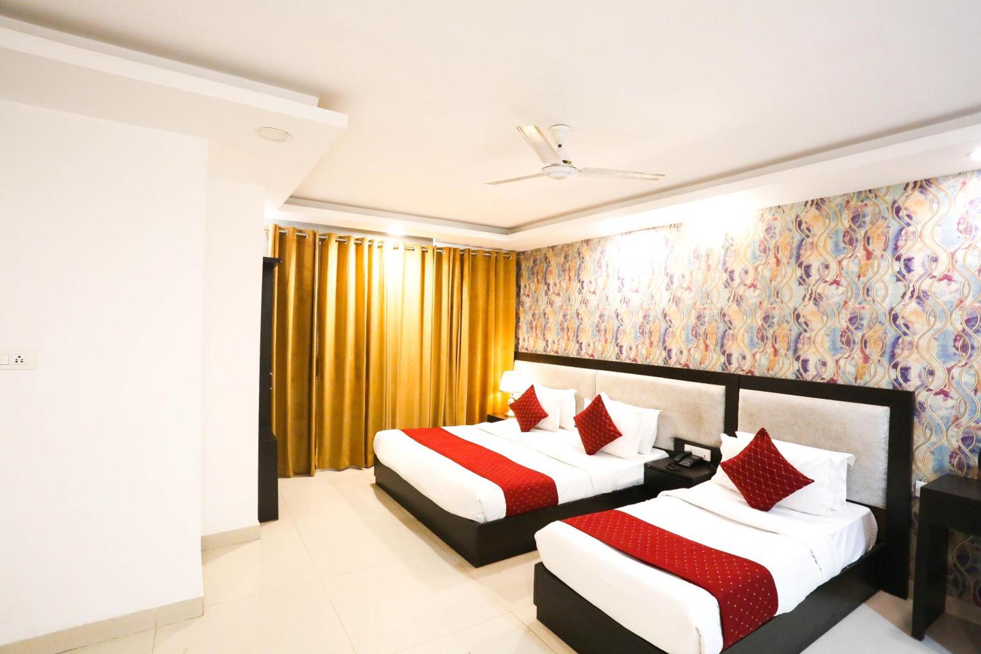 Hotel Aashiyana New Delhi Exterior photo