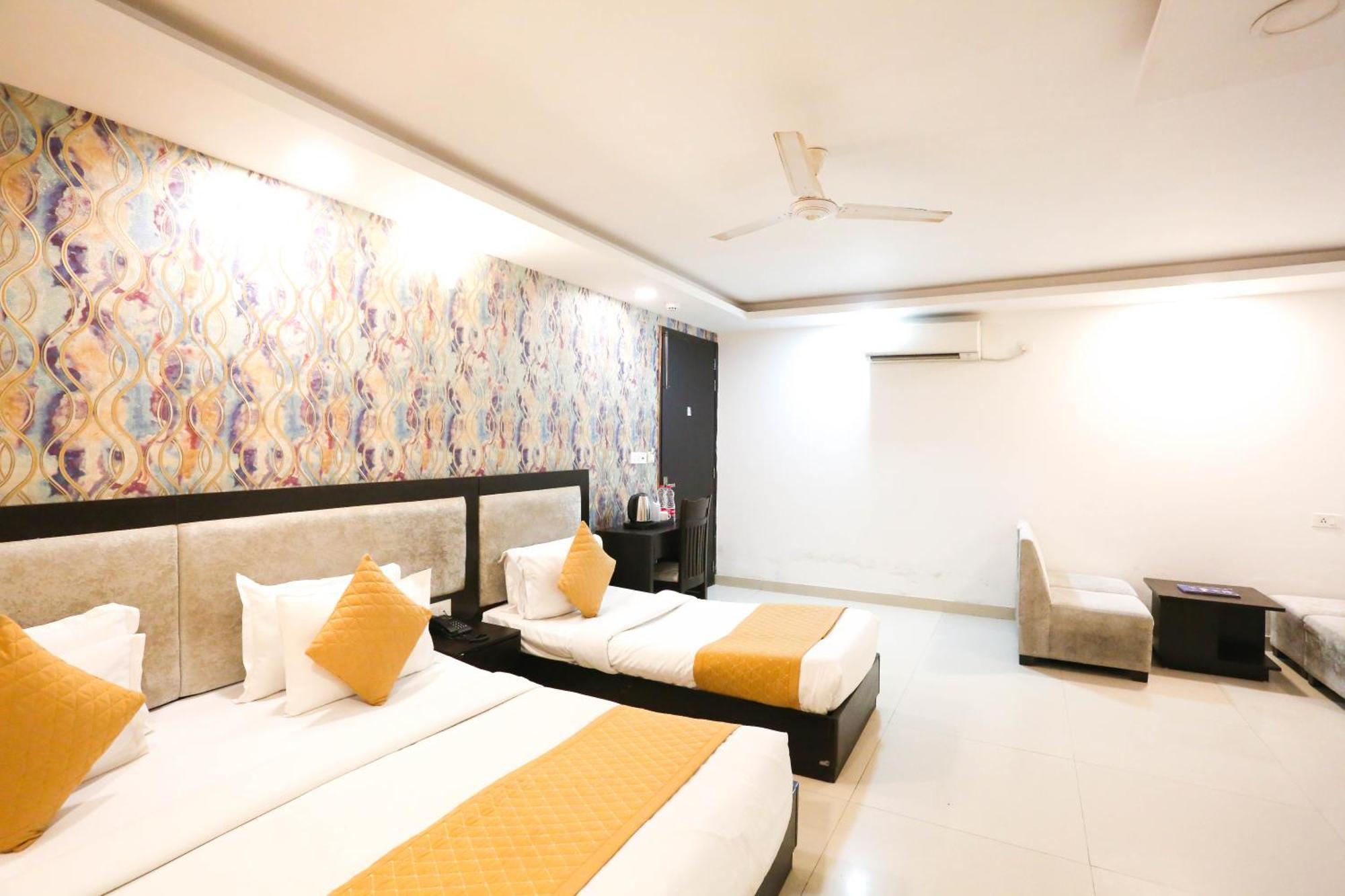 Hotel Aashiyana New Delhi Exterior photo