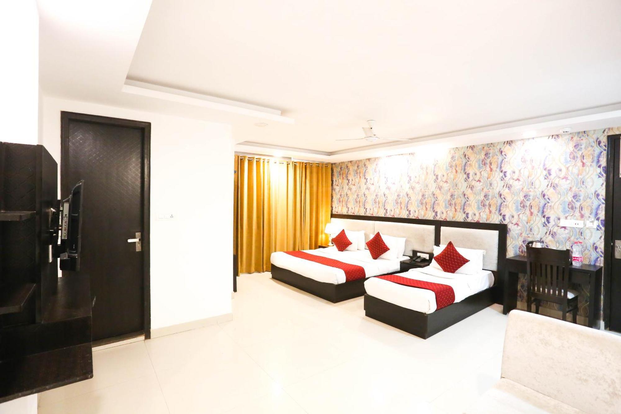 Hotel Aashiyana New Delhi Exterior photo