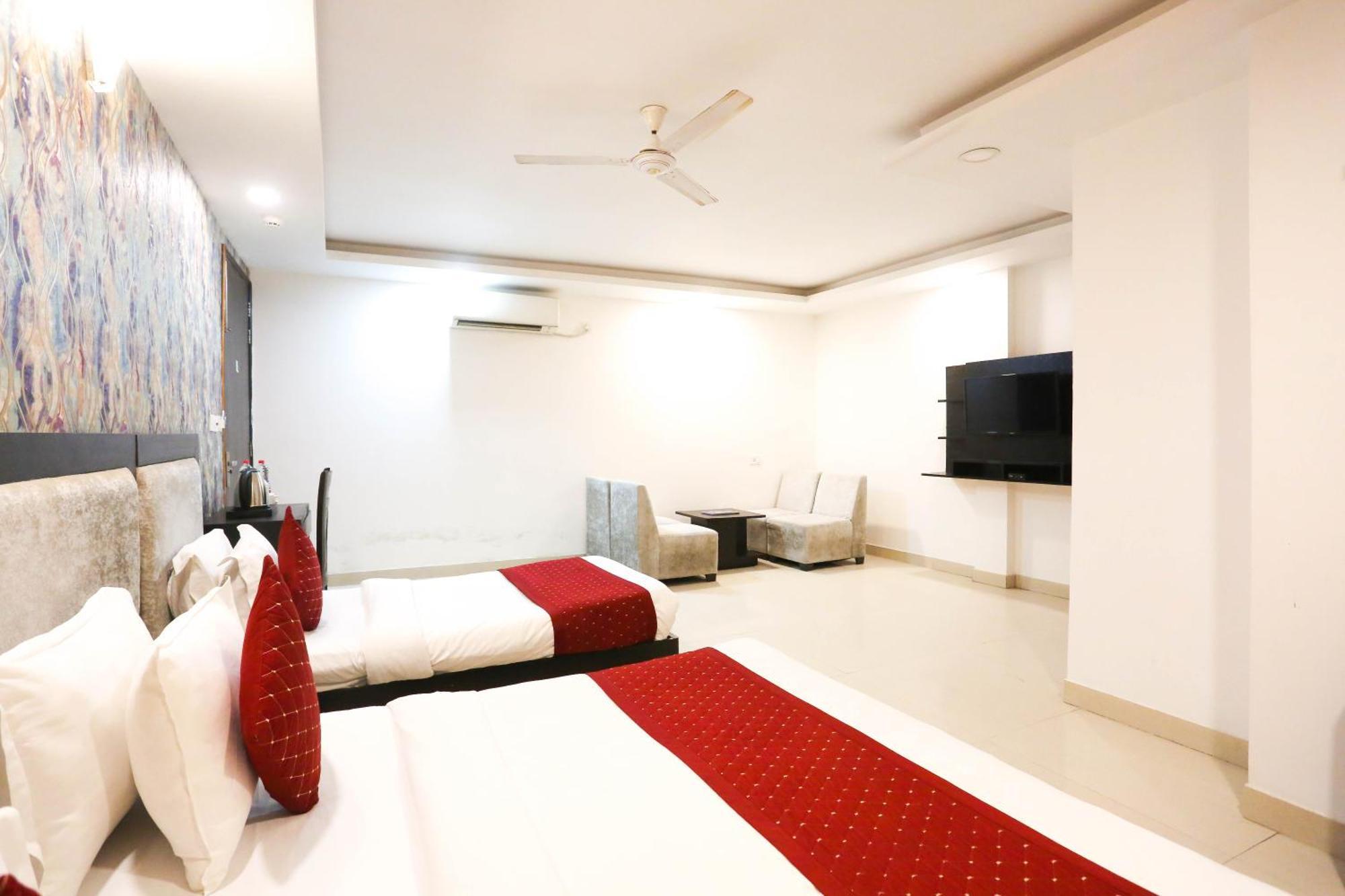 Hotel Aashiyana New Delhi Exterior photo