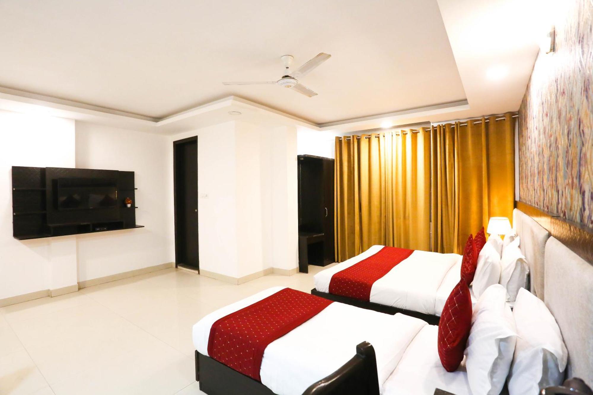 Hotel Aashiyana New Delhi Exterior photo