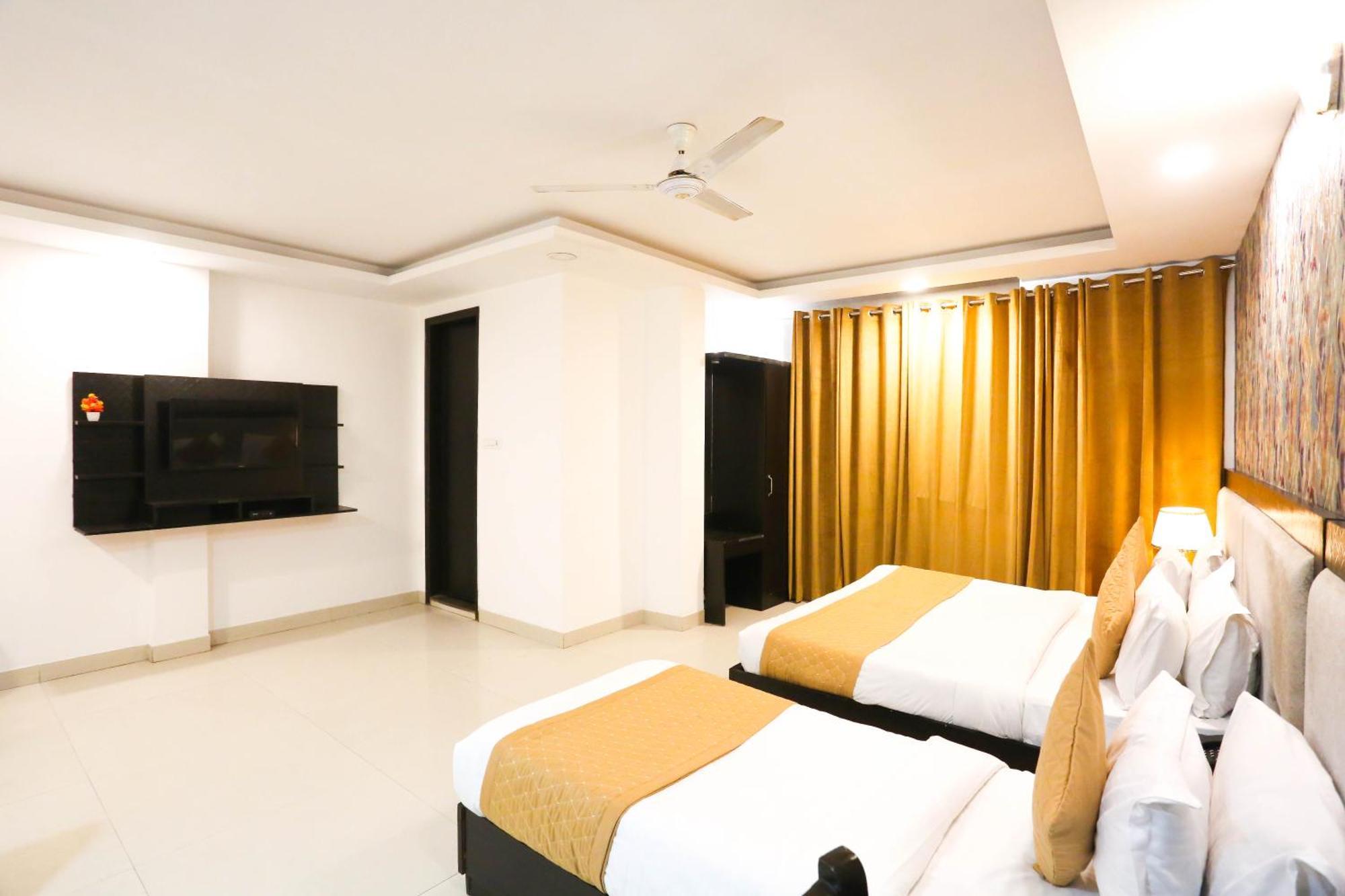 Hotel Aashiyana New Delhi Exterior photo