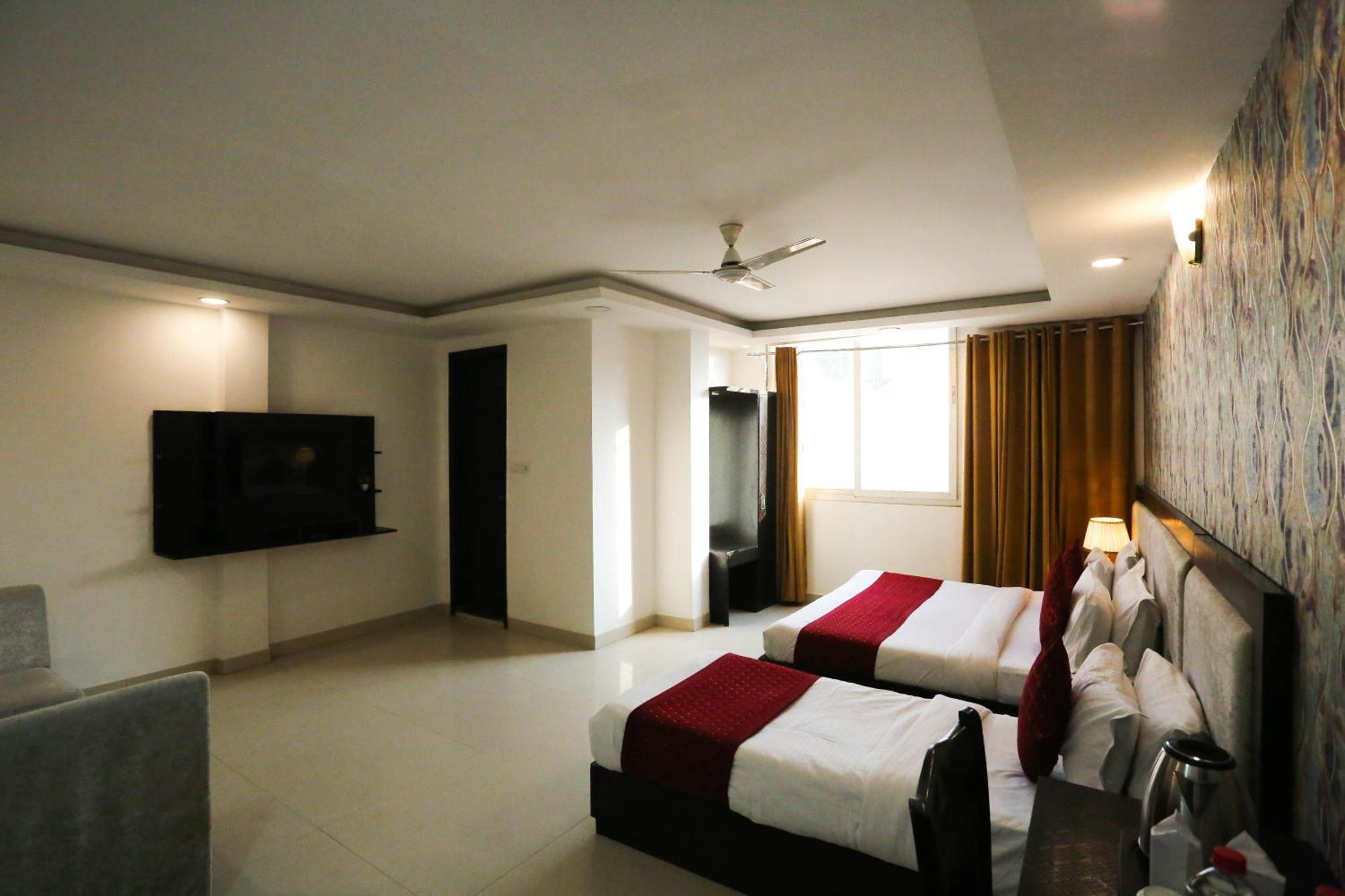 Hotel Aashiyana New Delhi Exterior photo