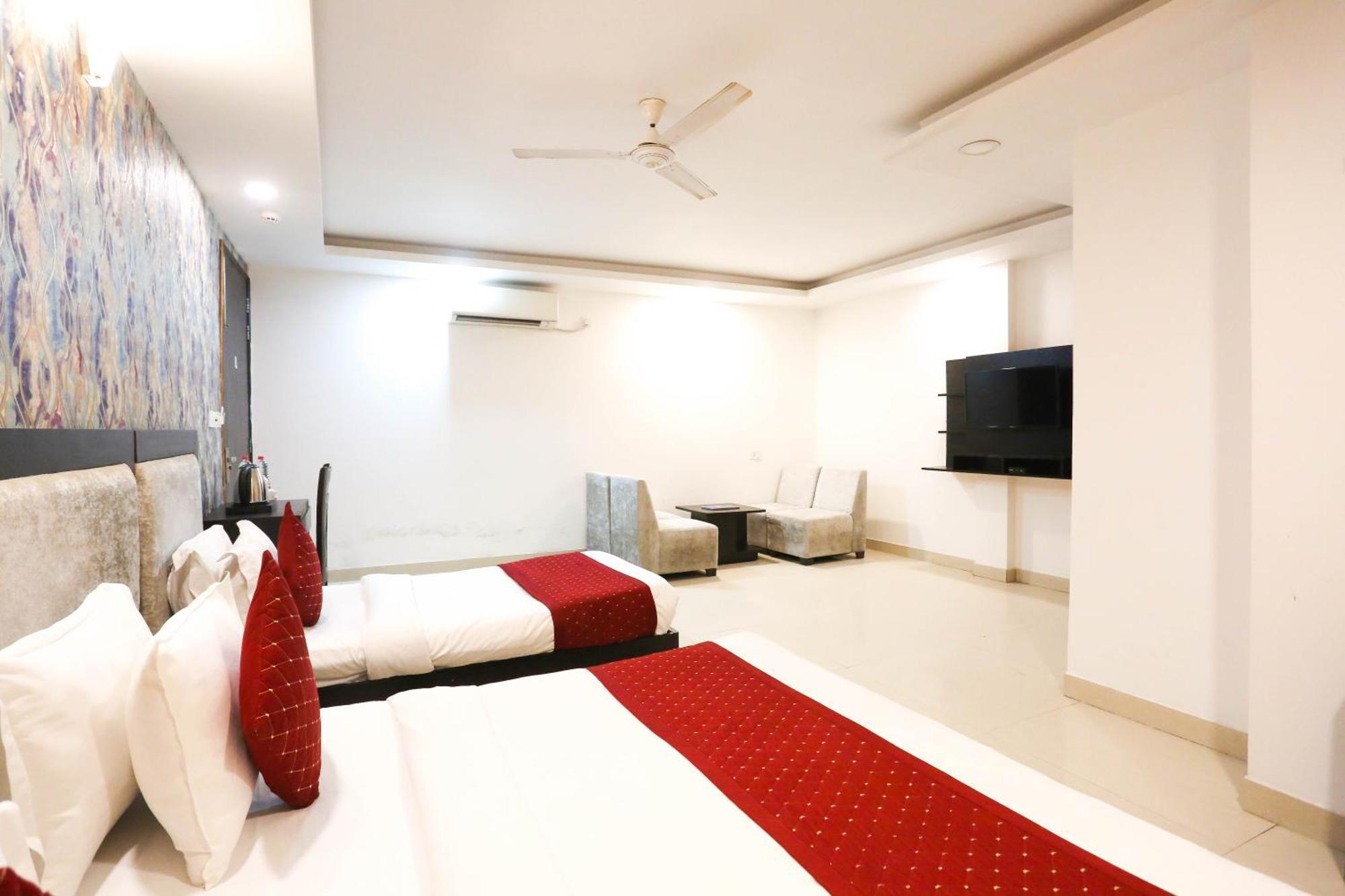 Hotel Aashiyana New Delhi Exterior photo