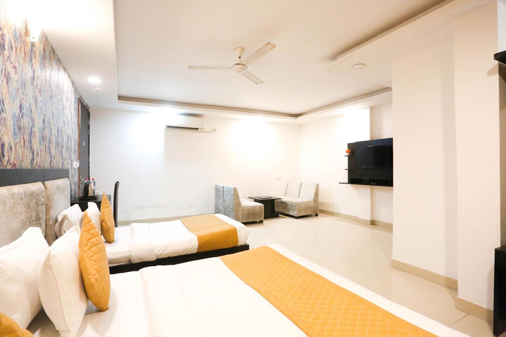 Hotel Aashiyana New Delhi Exterior photo