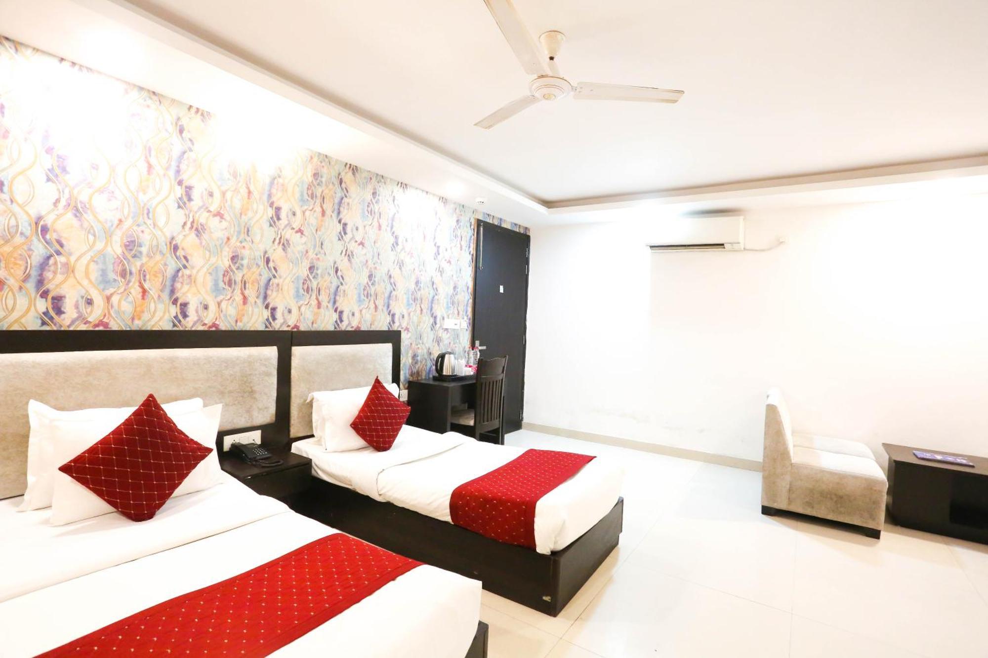 Hotel Aashiyana New Delhi Exterior photo