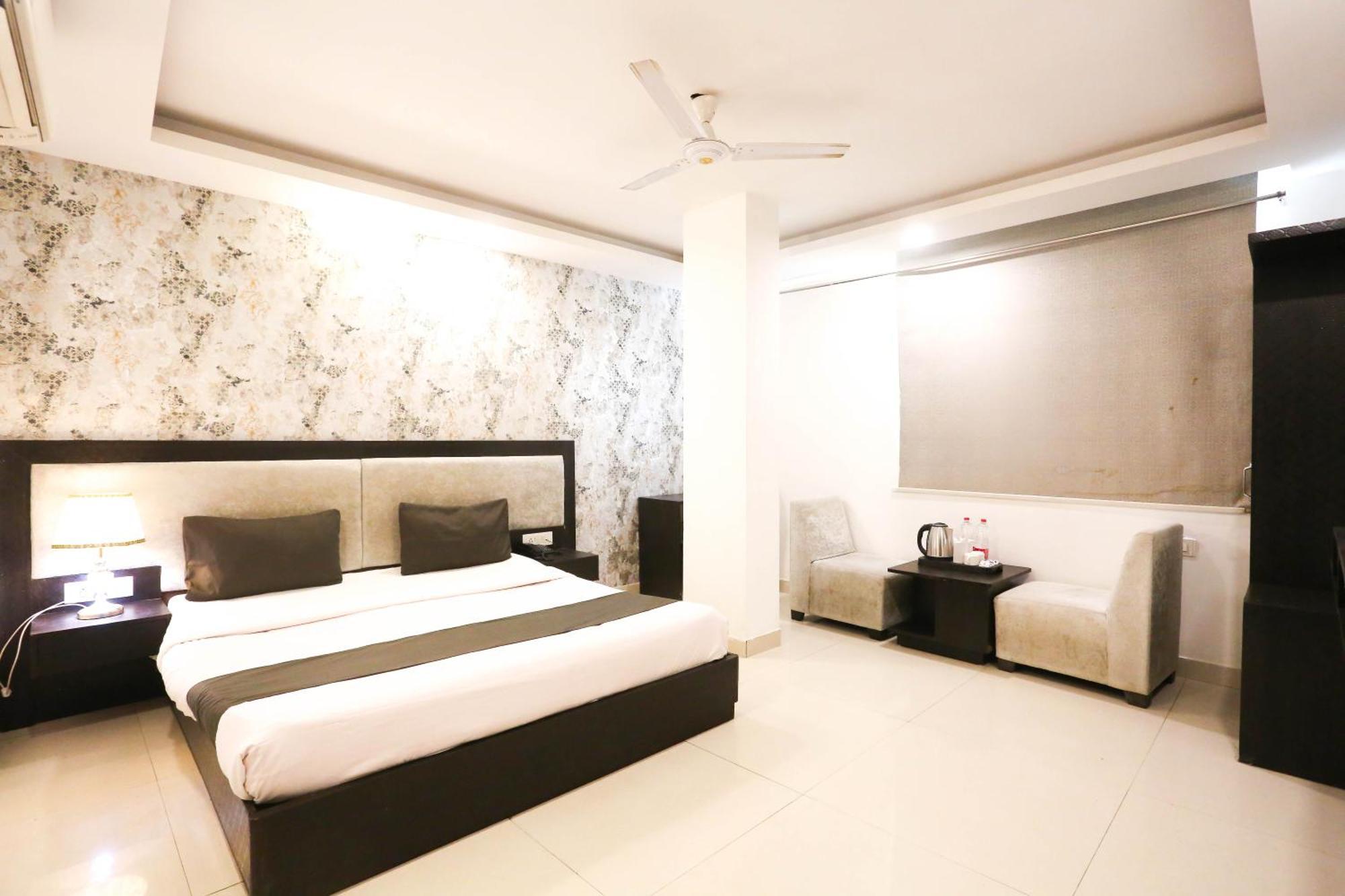 Hotel Aashiyana New Delhi Exterior photo