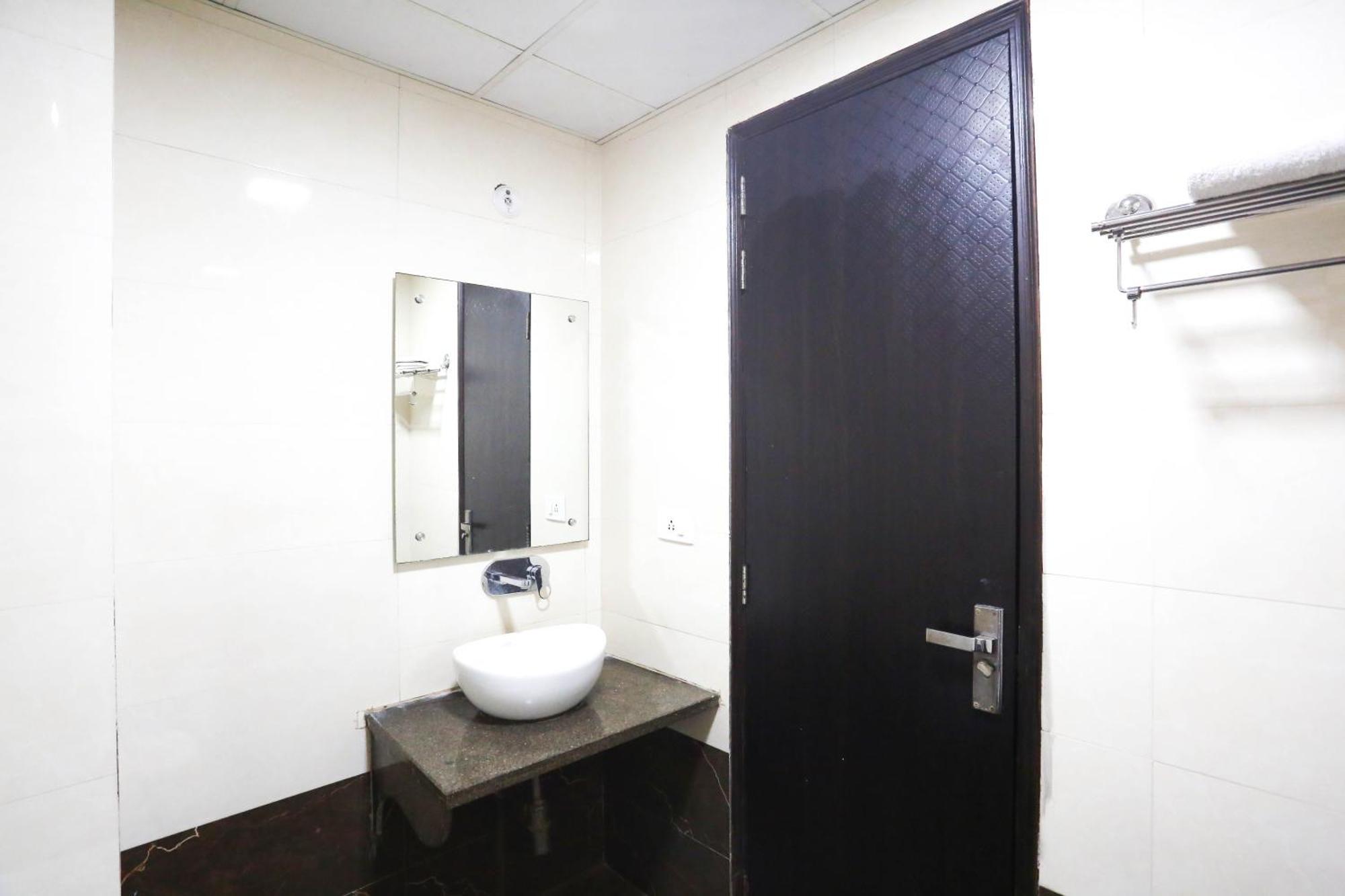 Hotel Aashiyana New Delhi Exterior photo