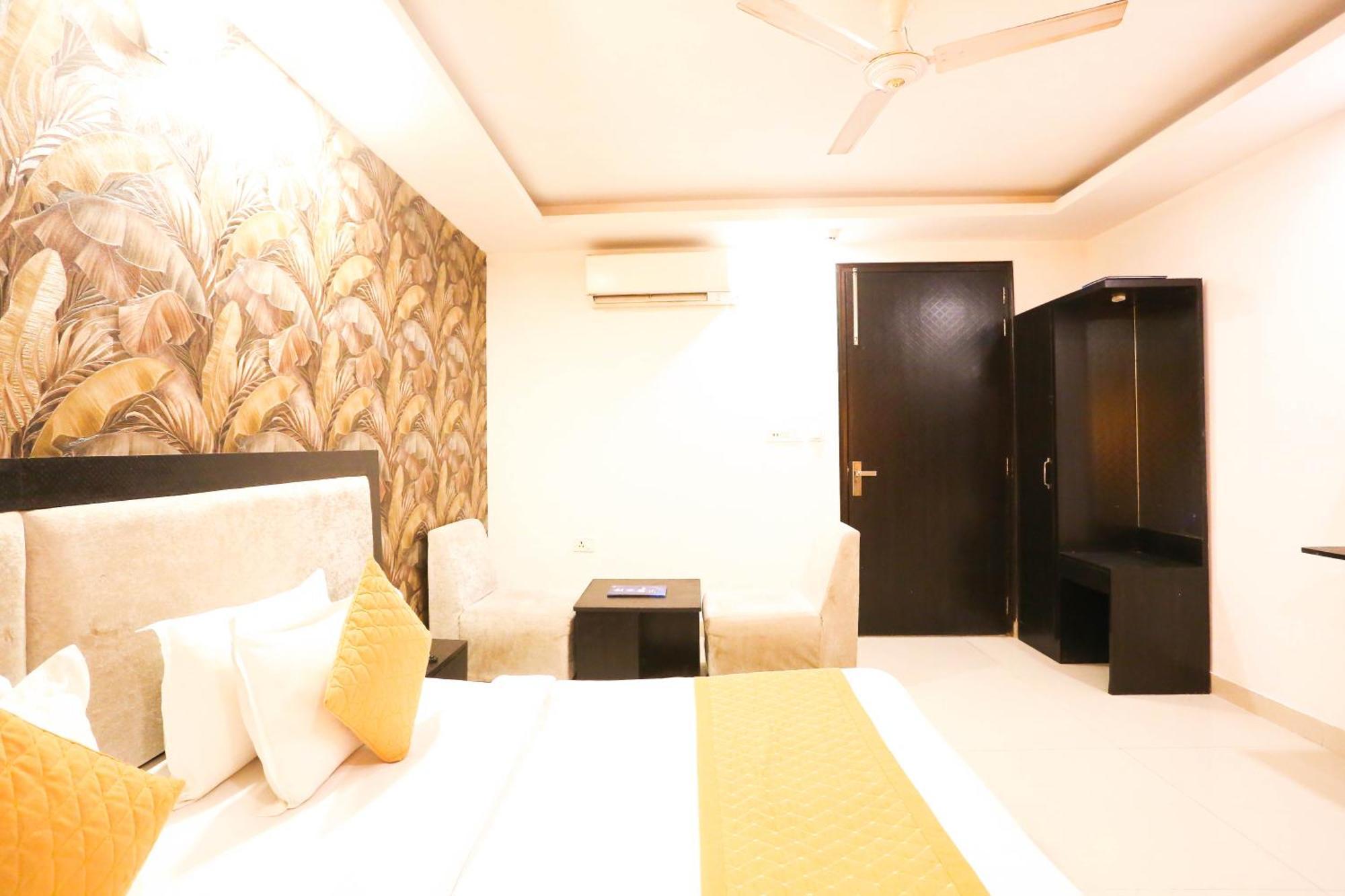 Hotel Aashiyana New Delhi Exterior photo