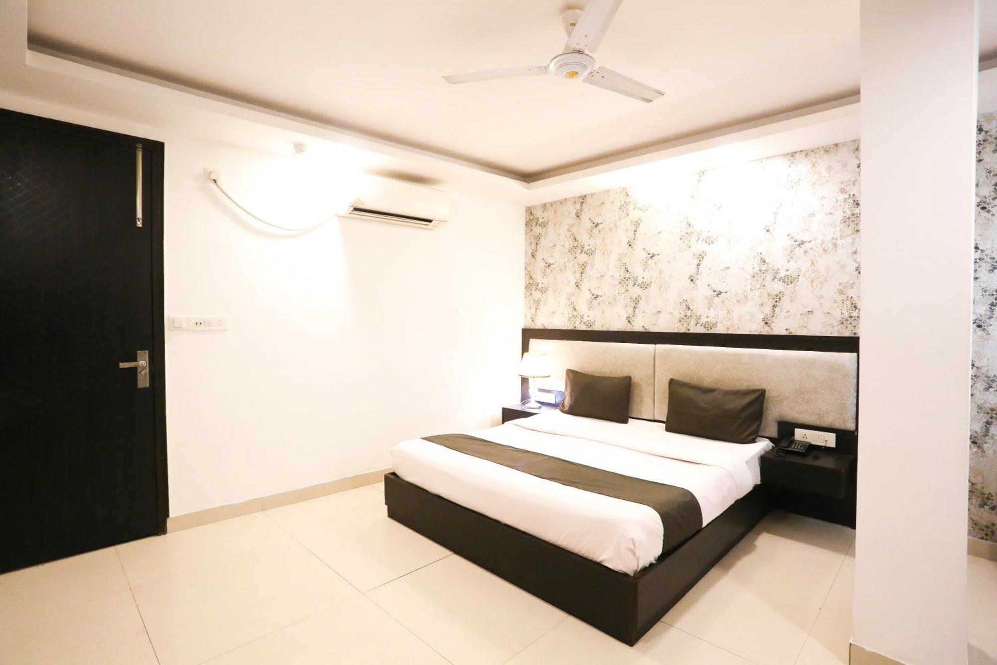 Hotel Aashiyana New Delhi Exterior photo