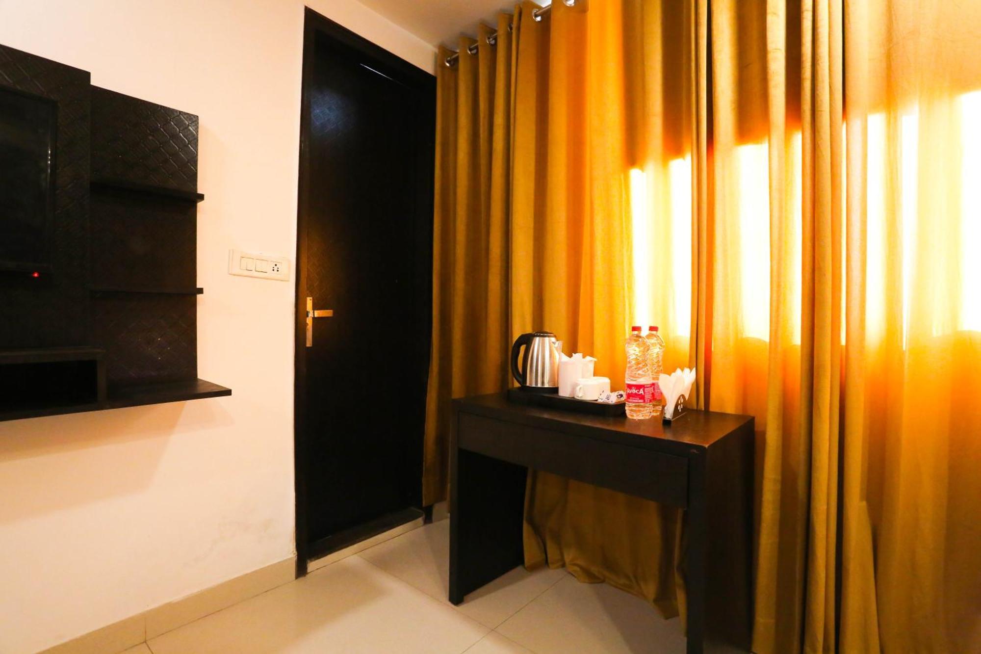 Hotel Aashiyana New Delhi Exterior photo