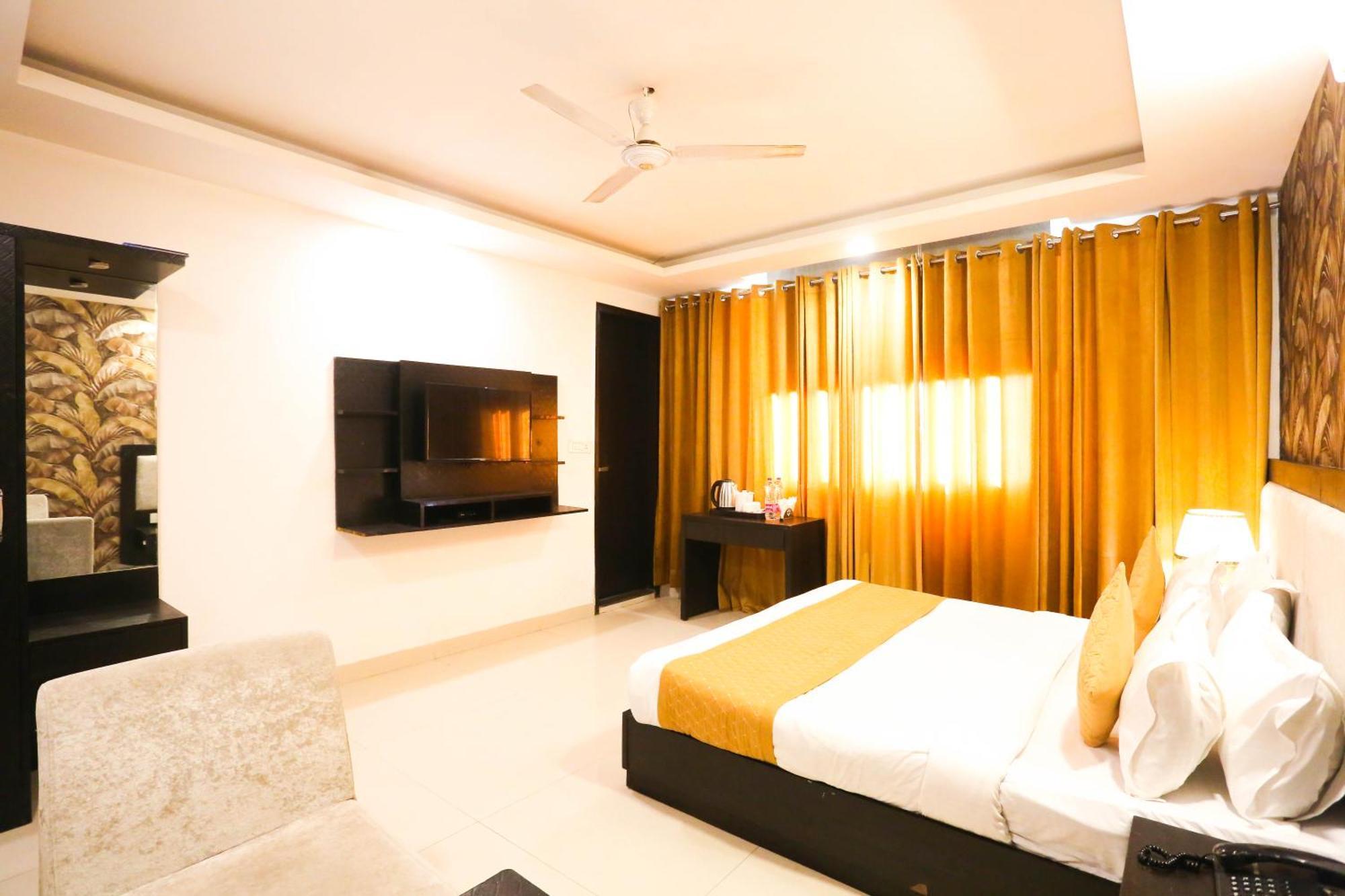 Hotel Aashiyana New Delhi Exterior photo