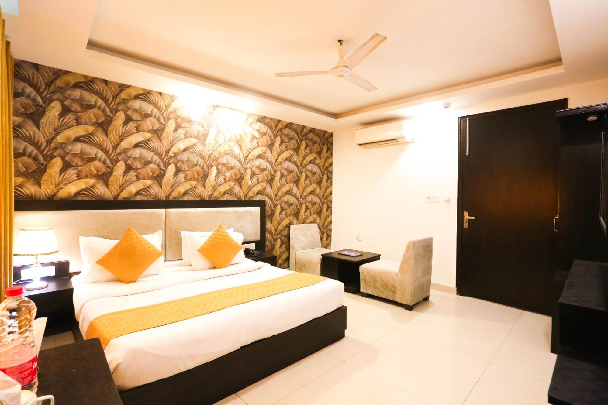 Hotel Aashiyana New Delhi Exterior photo