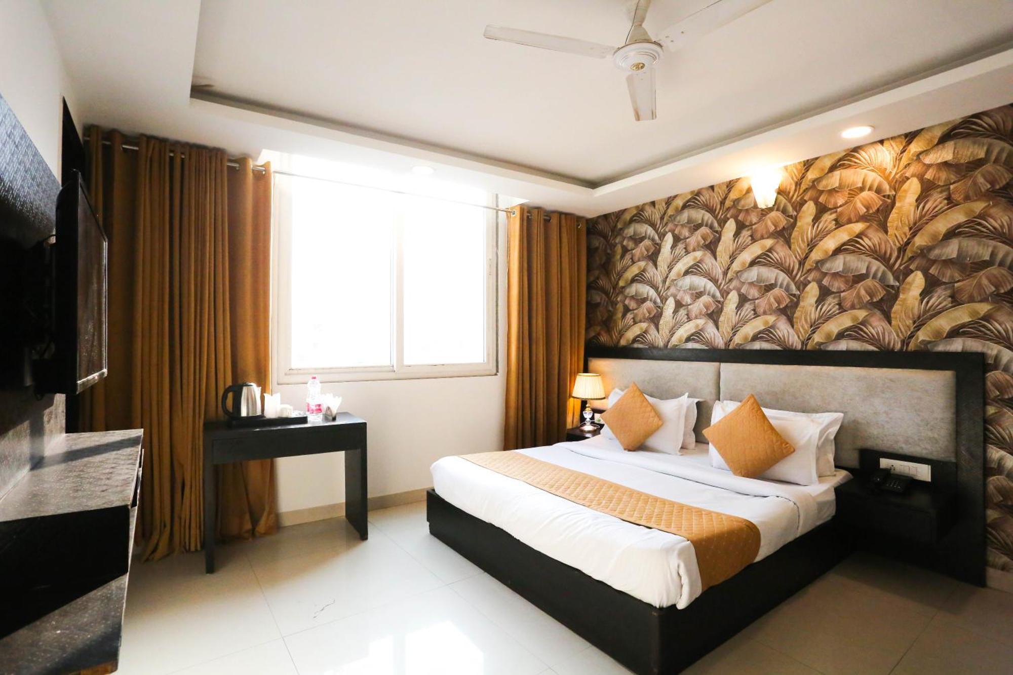 Hotel Aashiyana New Delhi Exterior photo