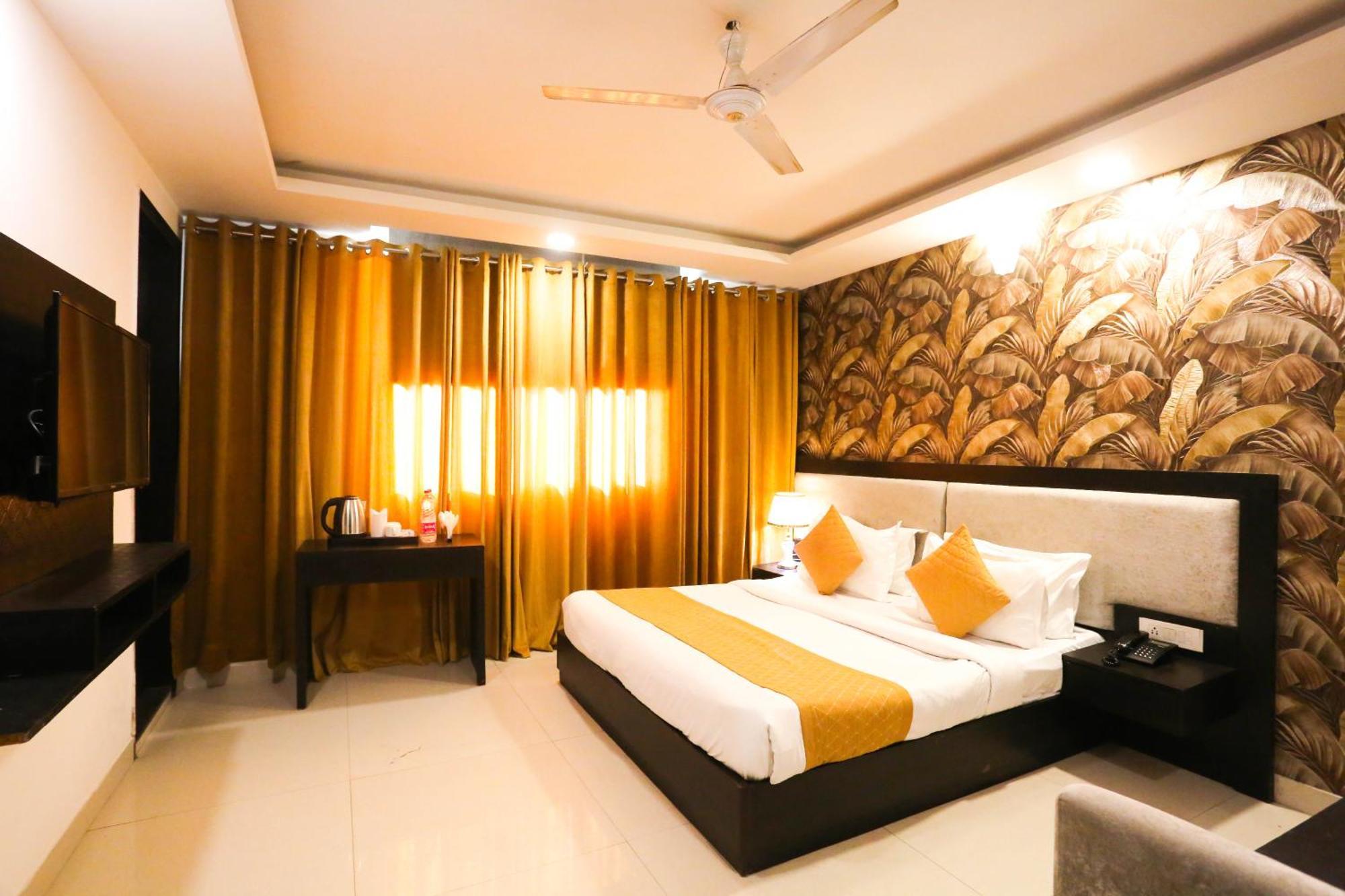 Hotel Aashiyana New Delhi Exterior photo