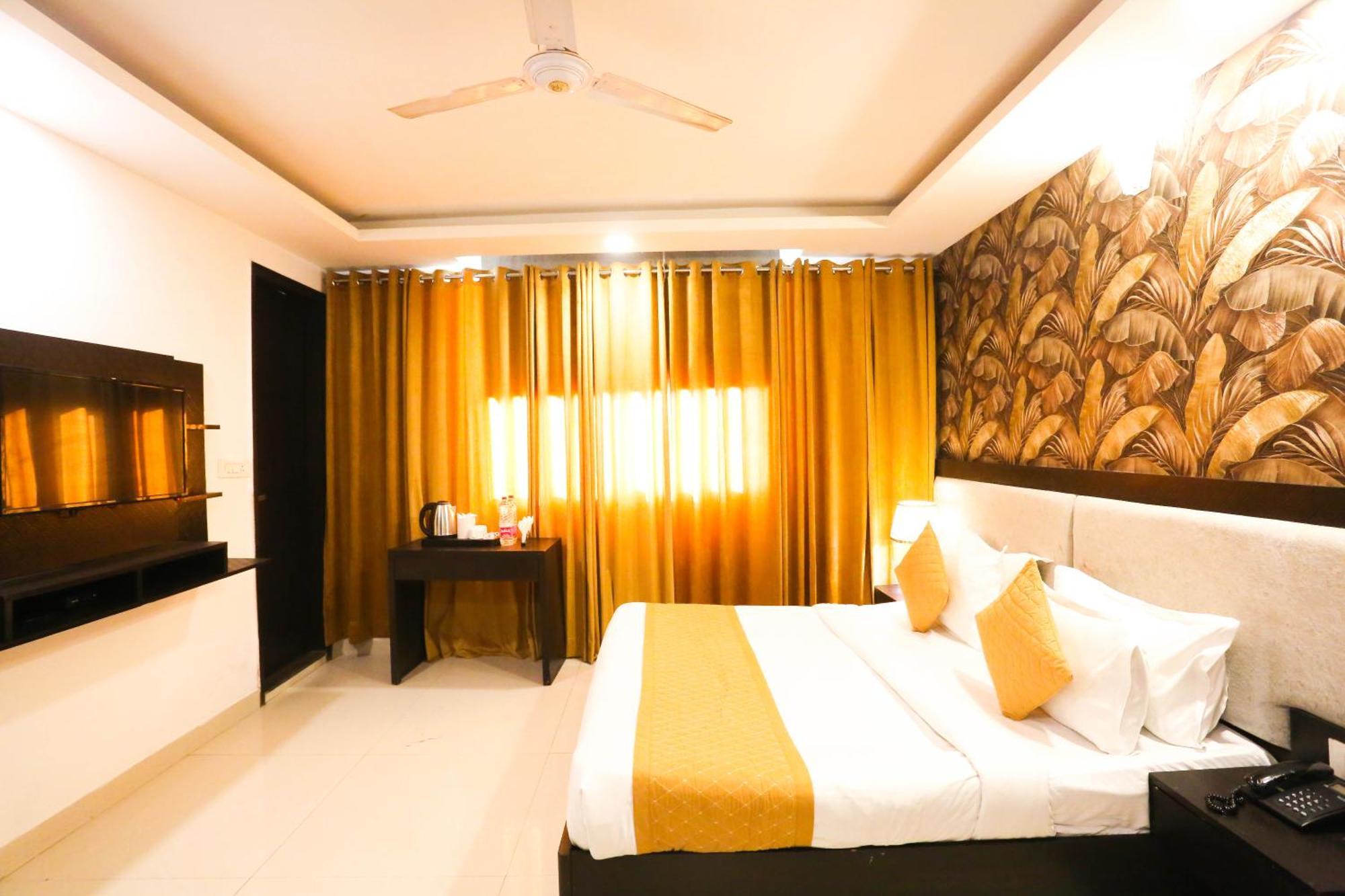 Hotel Aashiyana New Delhi Exterior photo