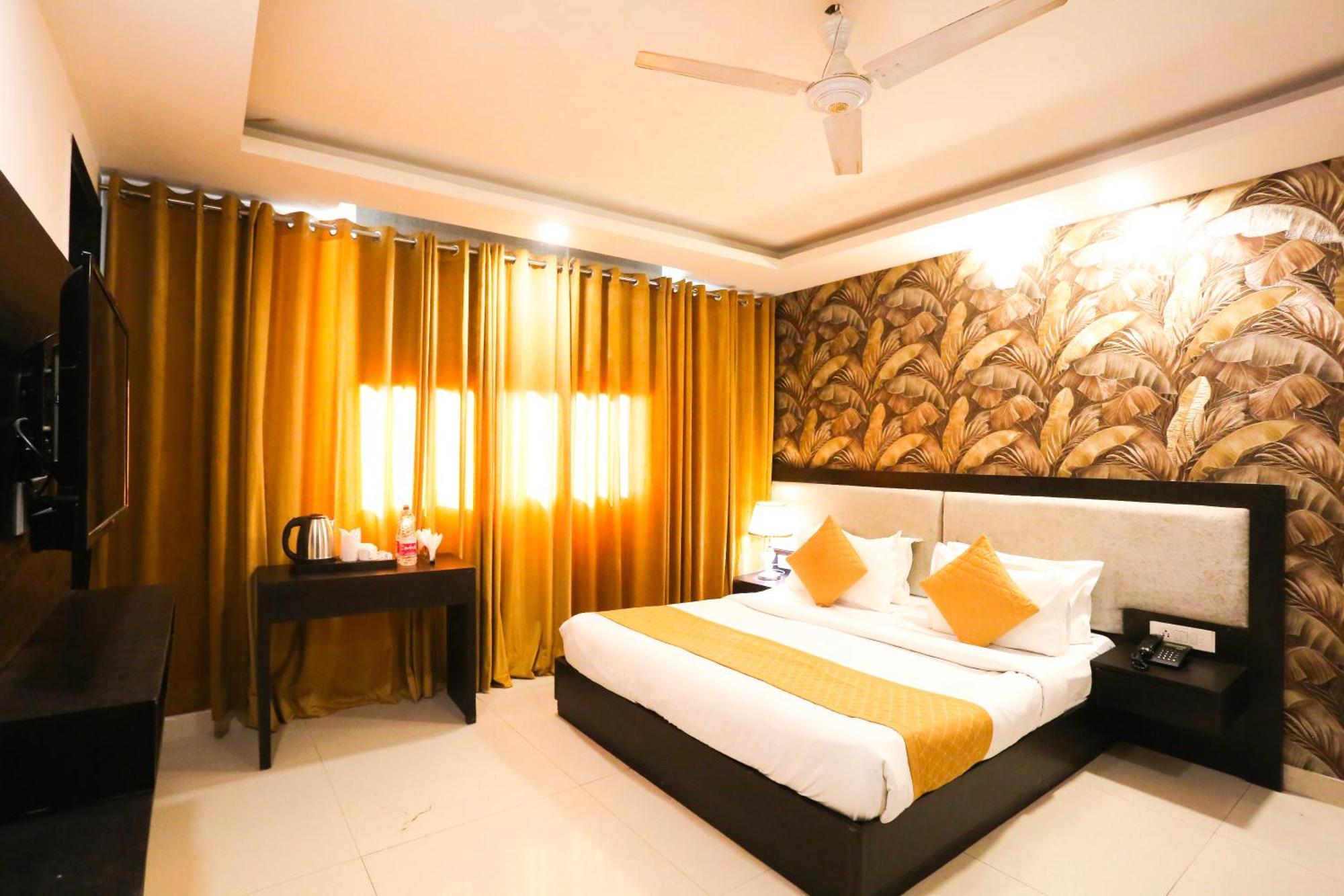 Hotel Aashiyana New Delhi Exterior photo